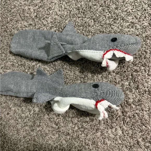 NWOT 🦈Gray Shark Knit Socks - Picture 2 of 4
